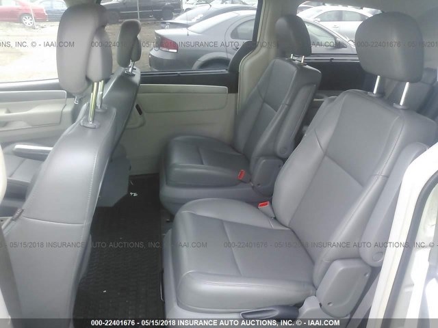 2V4RW3DG9BR717753 - 2011 VOLKSWAGEN ROUTAN SE WHITE photo 8