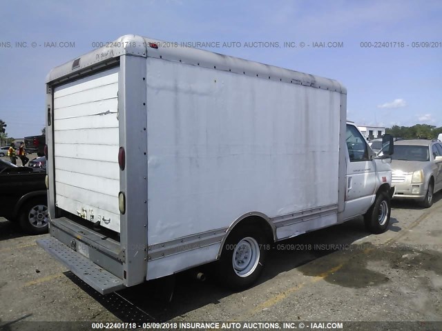 1FDNE2721WHB69301 - 1998 FORD ECONOLINE E250 CUTAWAY VAN WHITE photo 4