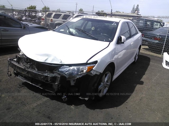 4T1BF1FK4EU839795 - 2014 TOYOTA CAMRY L/SE/LE/XLE WHITE photo 2