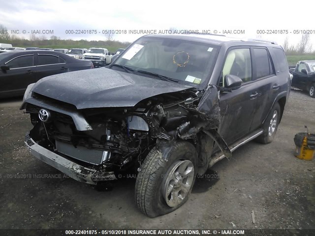 JTEBU5JR6H5475718 - 2017 TOYOTA 4RUNNER SR5 PREM/LTDL/TRAIL/TRD GRAY photo 2