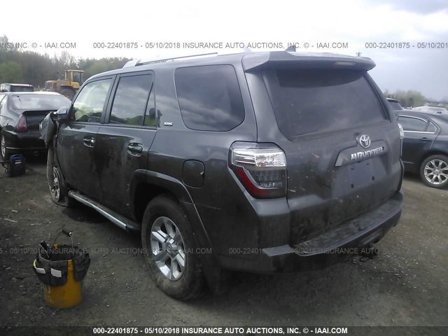 JTEBU5JR6H5475718 - 2017 TOYOTA 4RUNNER SR5 PREM/LTDL/TRAIL/TRD GRAY photo 3