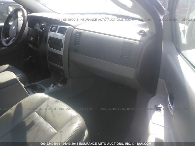 1D4HD58D04F189055 - 2004 DODGE DURANGO LIMITED WHITE photo 5