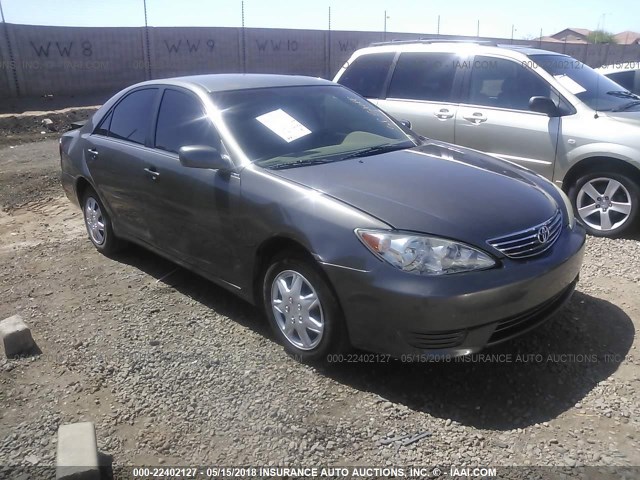 4T1BE32K25U626784 - 2005 TOYOTA CAMRY LE/XLE/SE ნაცრისფერი ფოტო 1