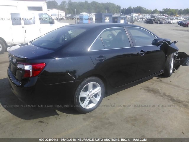 4T1BF1FKXDU674964 - 2013 TOYOTA CAMRY L/SE/LE/XLE 黑色 照片 4
