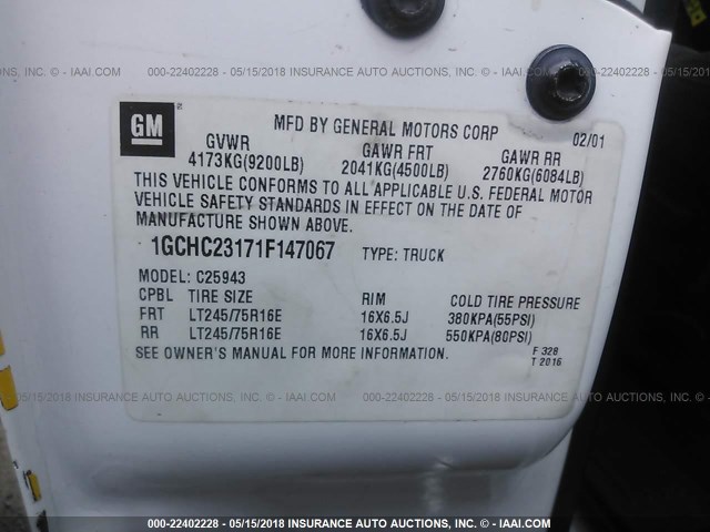 1GCHC23171F147067 - 2001 CHEVROLET SILVERADO C2500 HEAVY DUTY WHITE photo 9