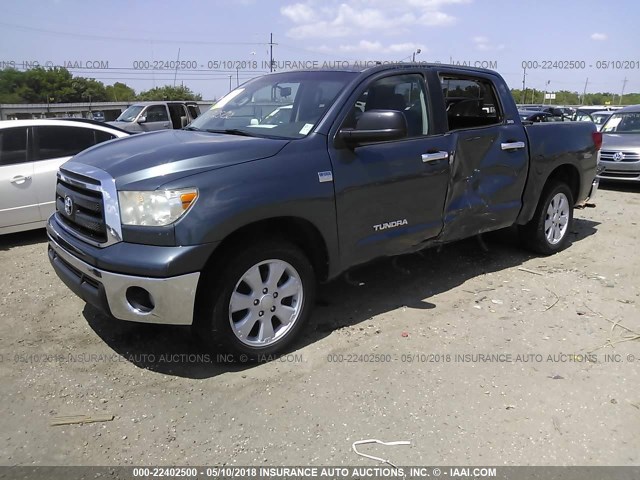 5TFEM5F10AX002072 - 2010 TOYOTA TUNDRA CREWMAX SR5 BLUE photo 2