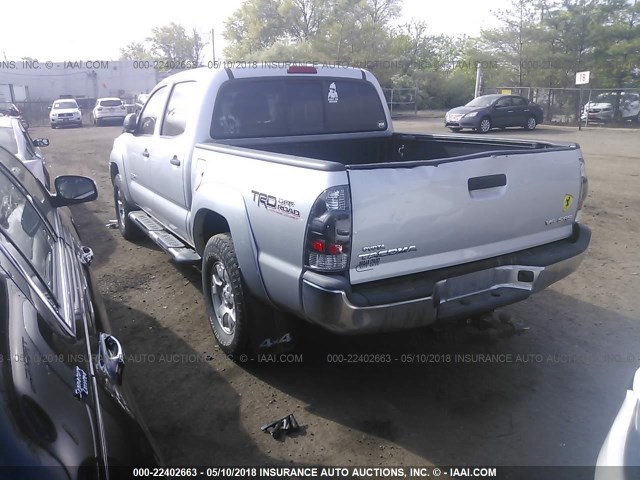 5TFLU4EN3DX064298 - 2013 TOYOTA TACOMA DOUBLE CAB GRAY photo 3