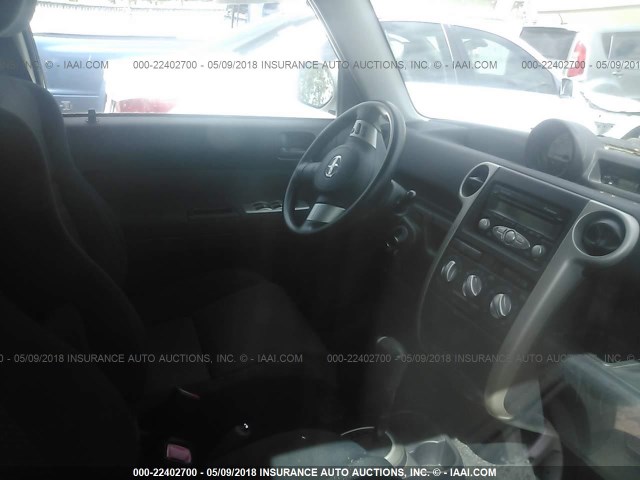 JTLKT324964081782 - 2006 TOYOTA SCION XB WHITE photo 5