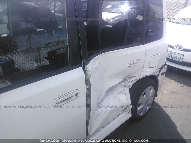 JTLKT324964081782 - 2006 TOYOTA SCION XB WHITE photo 6