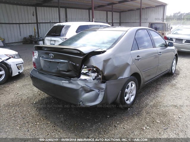 4T1BE30K02U583030 - 2002 TOYOTA CAMRY LE/XLE/SE ნაცრისფერი ფოტო 4