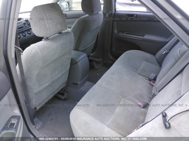 4T1BE30K02U583030 - 2002 TOYOTA CAMRY LE/XLE/SE ნაცრისფერი ფოტო 8