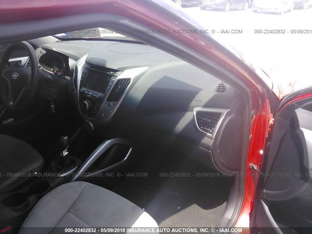 KMHTC6AD7DU136371 - 2013 HYUNDAI VELOSTER RED photo 5