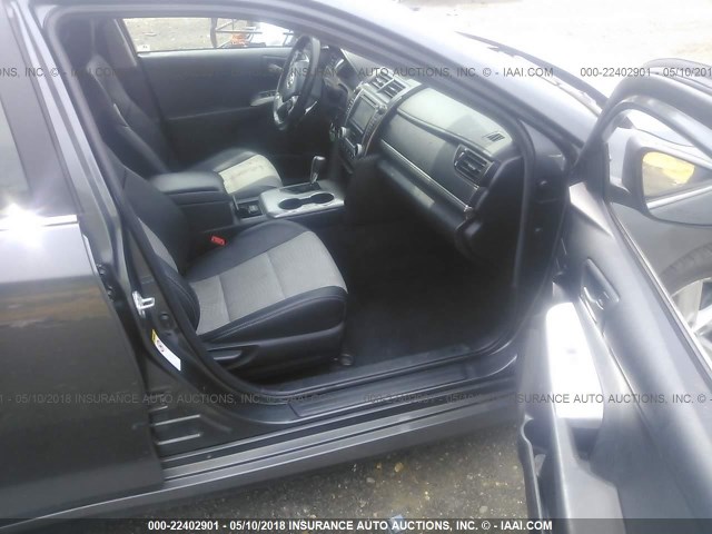 4T1BF1FK8CU085281 - 2012 TOYOTA CAMRY SE/LE/XLE 灰色 照片 5