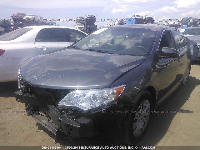 4T1BF1FK3EU853266 - 2014 TOYOTA CAMRY L/SE/LE/XLE 灰色 照片 2