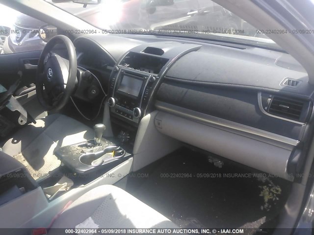 4T1BF1FK3EU853266 - 2014 TOYOTA CAMRY L/SE/LE/XLE 灰色 照片 5