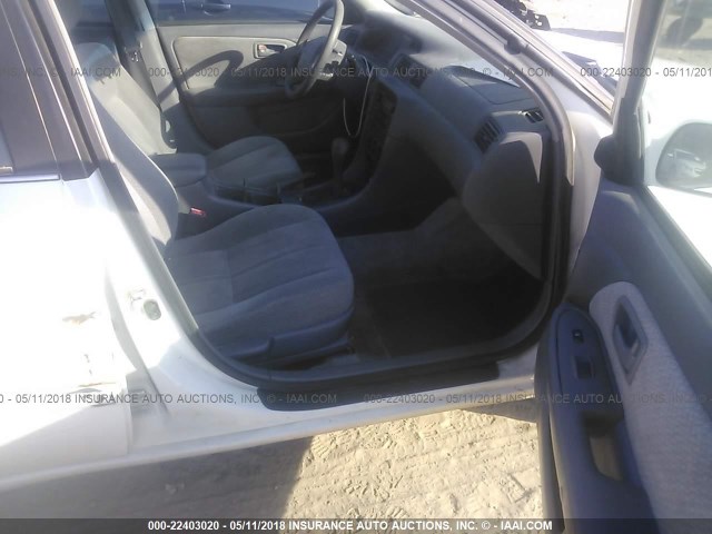 JT2BG22K010535791 - 2001 TOYOTA CAMRY CE/LE/XLE 白色 照片 5