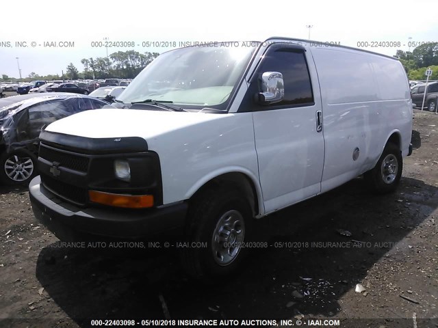 1GCWGFCF3F1149255 - 2015 CHEVROLET EXPRESS G2500  WHITE photo 2