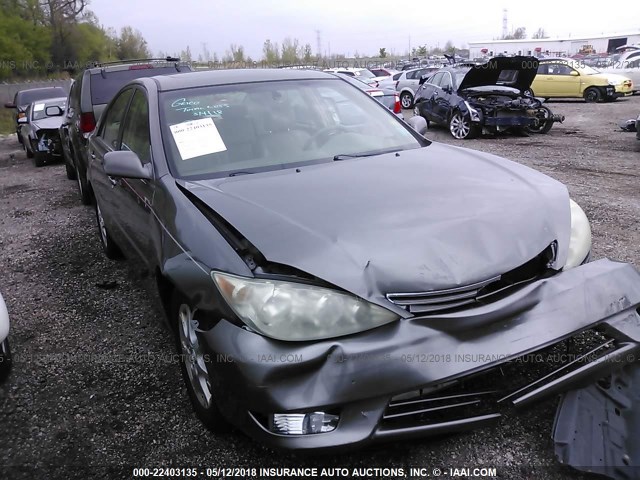 4T1BF30K55U596468 - 2005 TOYOTA CAMRY LE/XLE/SE ნაცრისფერი ფოტო 1