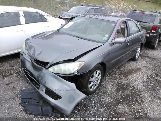 4T1BF30K55U596468 - 2005 TOYOTA CAMRY LE/XLE/SE ნაცრისფერი ფოტო 2