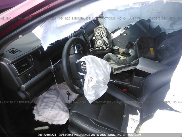 4T1BF1FK5FU952950 - 2015 TOYOTA CAMRY LE/XLE/SE/XSE RED photo 5