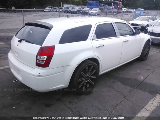 2D4FV47T08H168380 - 2008 DODGE MAGNUM WHITE photo 4