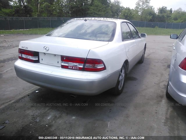 JT8BF28G710326883 - 2001 LEXUS ES 300 WHITE photo 4