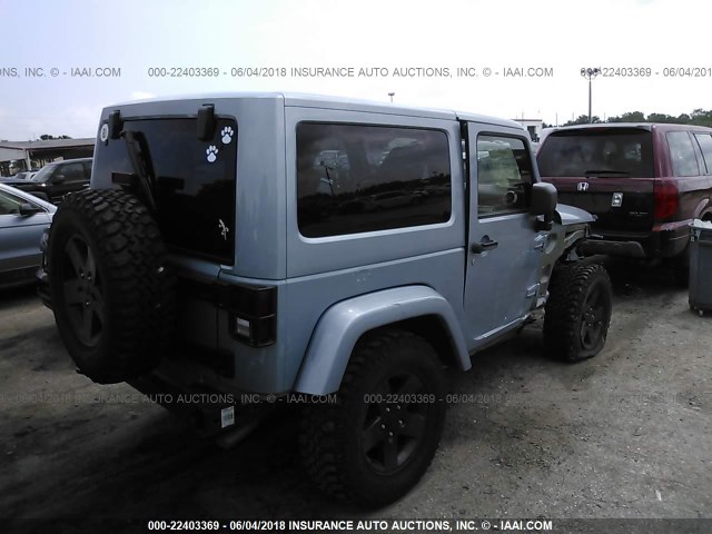 1C4AJWBGXCL186972 - 2012 JEEP WRANGLER SAHARA Light Blue photo 4