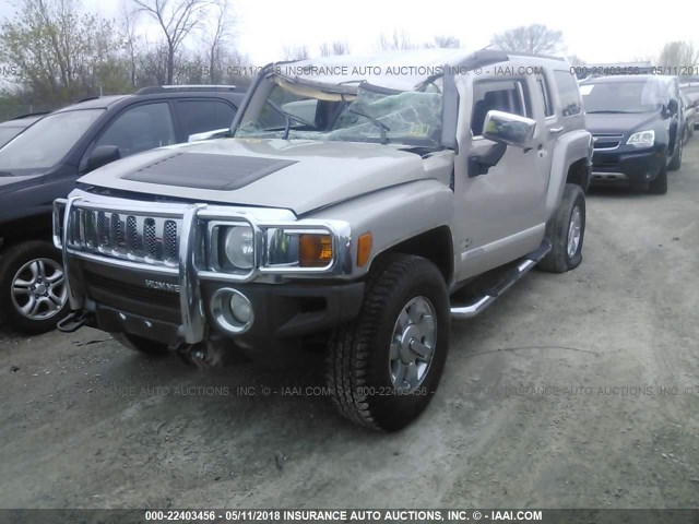 5GTDN13E578151629 - 2007 HUMMER H3 GRAY photo 2