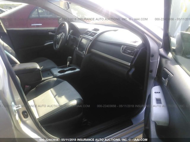 4T1BF1FK1CU078429 - 2012 TOYOTA CAMRY SE/LE/XLE SILVER photo 5