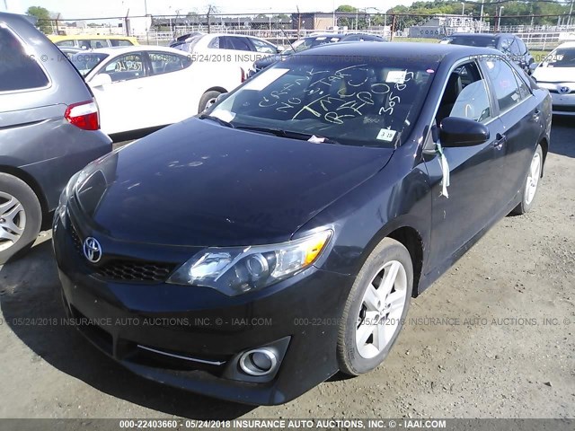 4T1BF1FK2EU305825 - 2014 TOYOTA CAMRY L/SE/LE/XLE 黑色 照片 2