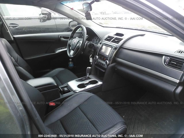 4T1BF1FKXDU251060 - 2013 TOYOTA CAMRY L/SE/LE/XLE GRAY photo 5
