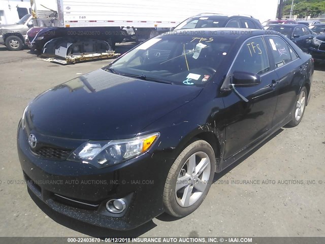 4T1BF1FK5CU570039 - 2012 TOYOTA CAMRY SE/LE/XLE BLACK photo 2