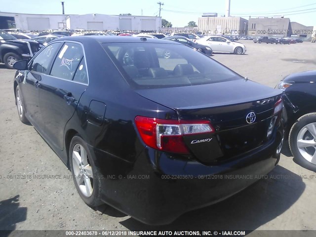 4T1BF1FK5CU570039 - 2012 TOYOTA CAMRY SE/LE/XLE BLACK photo 3
