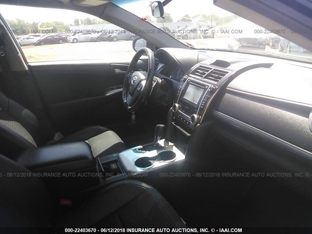 4T1BF1FK5CU570039 - 2012 TOYOTA CAMRY SE/LE/XLE BLACK photo 5