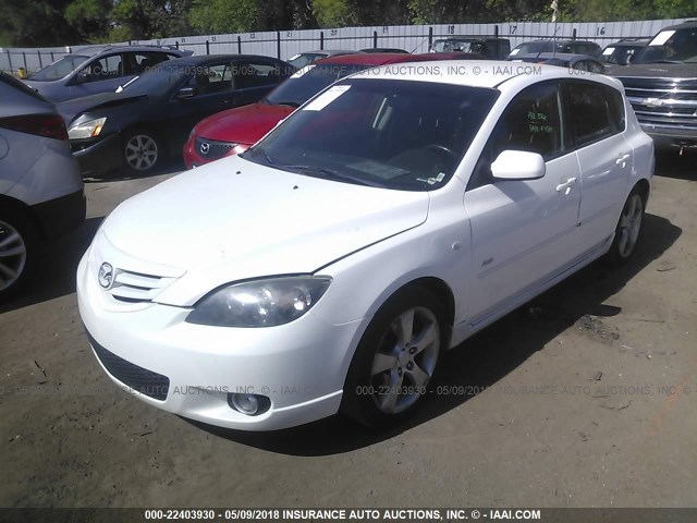 JM1BK143351251397 - 2005 MAZDA 3 HATCHBACK WHITE photo 2