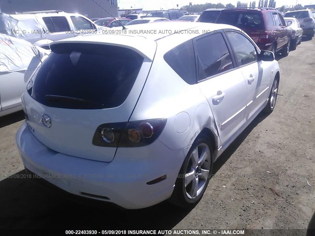 JM1BK143351251397 - 2005 MAZDA 3 HATCHBACK WHITE photo 4