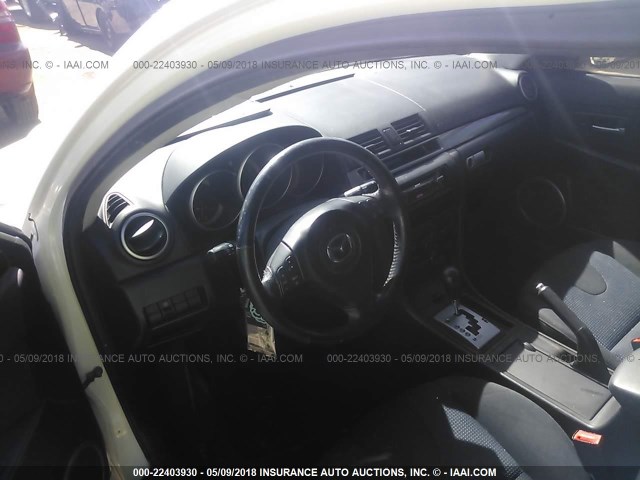 JM1BK143351251397 - 2005 MAZDA 3 HATCHBACK WHITE photo 5