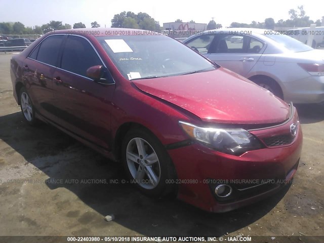 4T1BF1FK2EU772629 - 2014 TOYOTA CAMRY L/SE/LE/XLE RED photo 1
