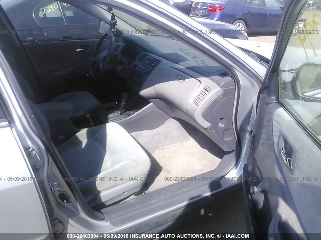 1HGCF86631A047901 - 2001 HONDA ACCORD VALUE SILVER photo 5