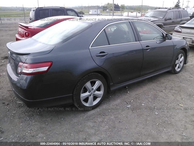 4T1BF3EKXBU161174 - 2011 TOYOTA CAMRY SE/LE/XLE ნაცრისფერი ფოტო 4
