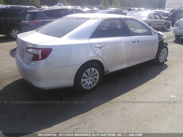 4T1BF1FK1EU859082 - 2014 TOYOTA CAMRY L/SE/LE/XLE 银色 照片 4