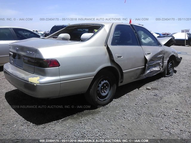JT2BG22K0X0331775 - 1999 TOYOTA CAMRY LE/XLE GOLD photo 4