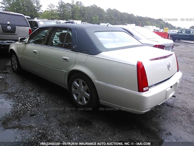 1G6KD57Y98U107352 - 2008 CADILLAC DTS WHITE photo 3