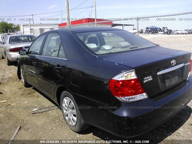 4T1BE32K05U025650 - 2005 TOYOTA CAMRY LE/XLE/SE შავი ფოტო 3