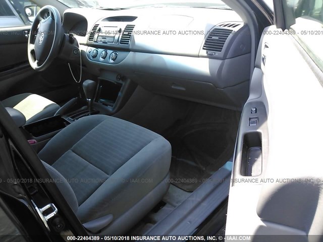 4T1BE32K05U025650 - 2005 TOYOTA CAMRY LE/XLE/SE შავი ფოტო 5