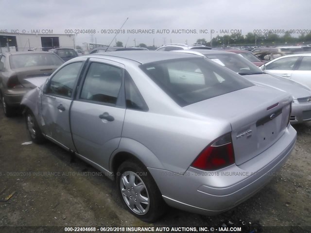 1FAHP34NX7W234066 - 2007 FORD FOCUS ZX4/S/SE/SES SILVER photo 3