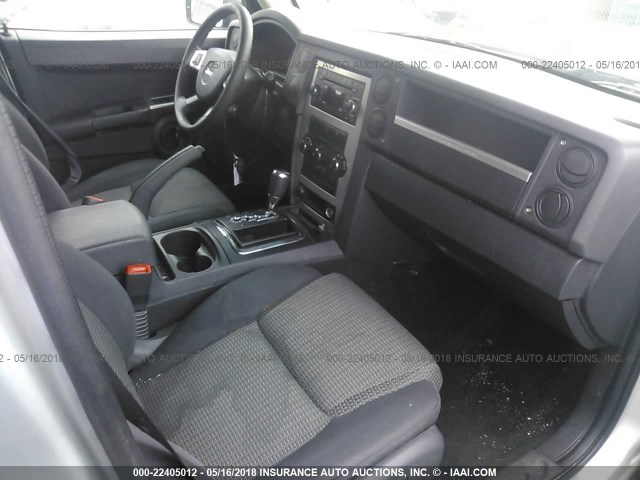 1J8HH48K28C141986 - 2008 JEEP COMMANDER SPORT ვერცხლისფერი ფოტო 5