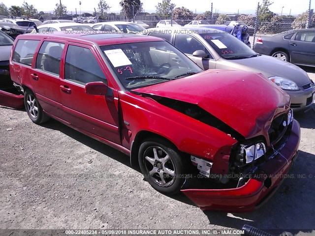 YV1LW5679W2456020 - 1998 VOLVO V70 GLT RED photo 1