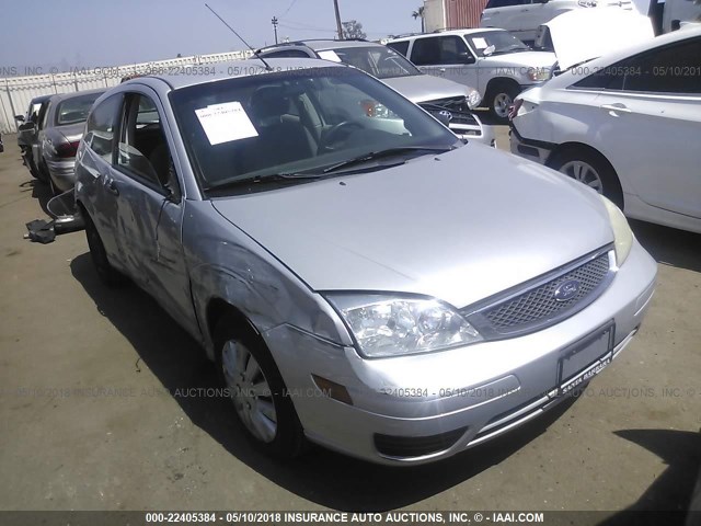 1FAHP31N27W230579 - 2007 FORD FOCUS ZX3/S/SE/SES SILVER photo 1