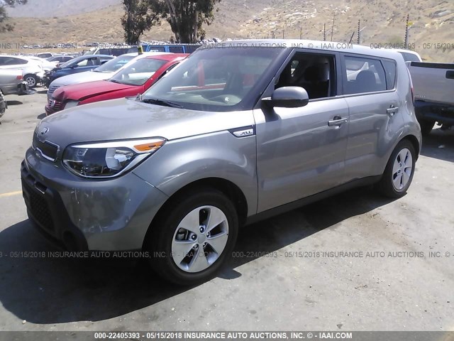 KNDJN2A25G7388152 - 2016 KIA SOUL GRAY photo 2